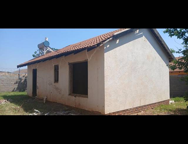 2 BEDROOM HOUSE FOR SALE IN ENNERDALE EXT 8